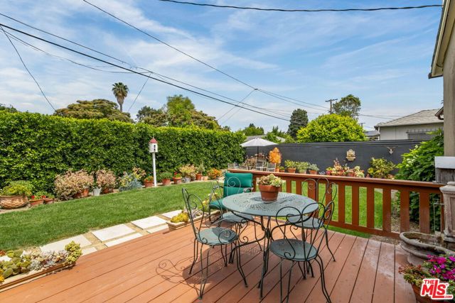 11521 Segrell Way, Culver City CA: https://media.crmls.org/mediaz/584ef49c-96a0-4142-a18f-da3f5c4c34b2.jpg