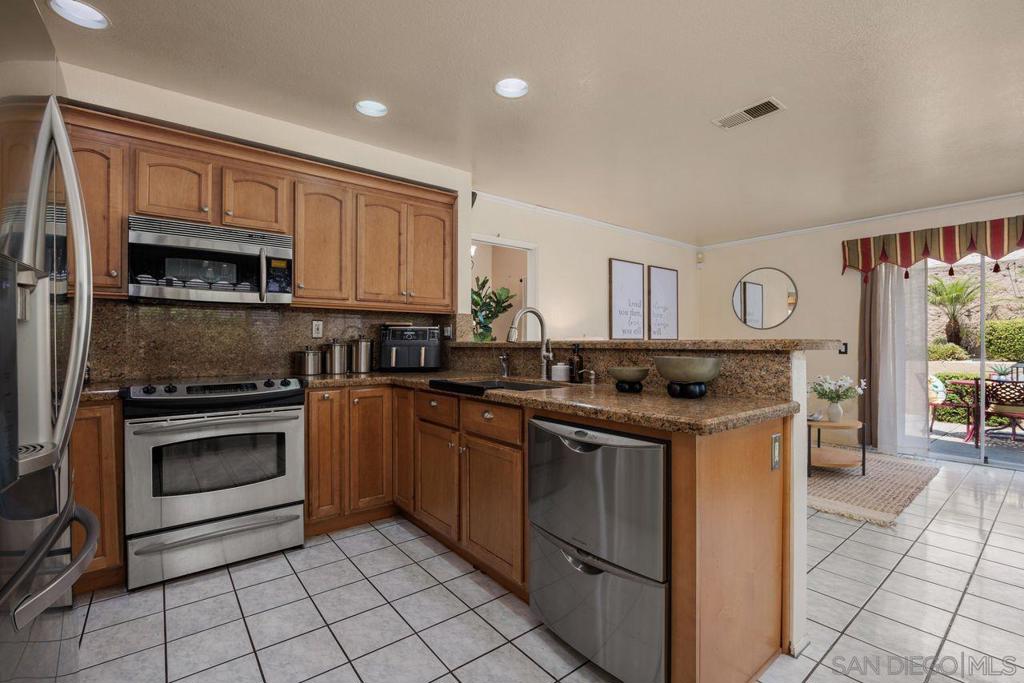 MLS #250036298SD img 11