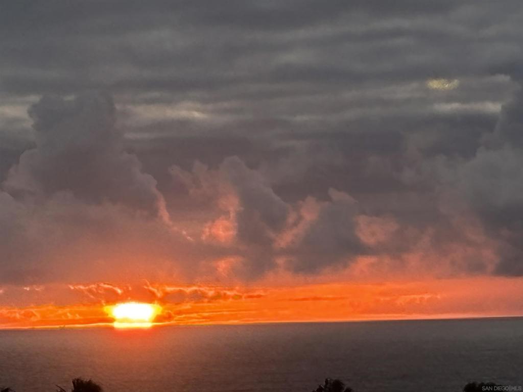 https://media.crmls.org/mediaz/584f9d86-62bb-4258-8133-0bfa281e6288.jpg?preset=X-Large