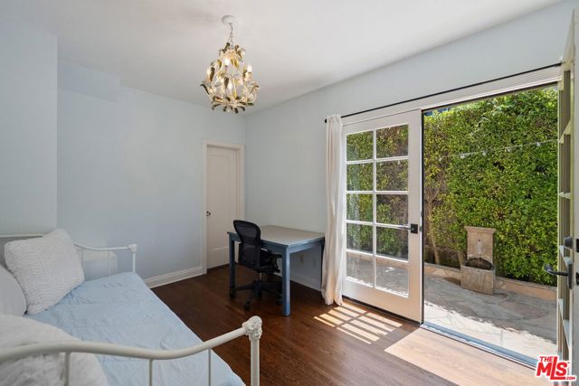 504 24Th Street, Santa Monica CA: https://media.crmls.org/mediaz/5850e33b-6f3a-48a2-810f-84008cc45a3c.jpg