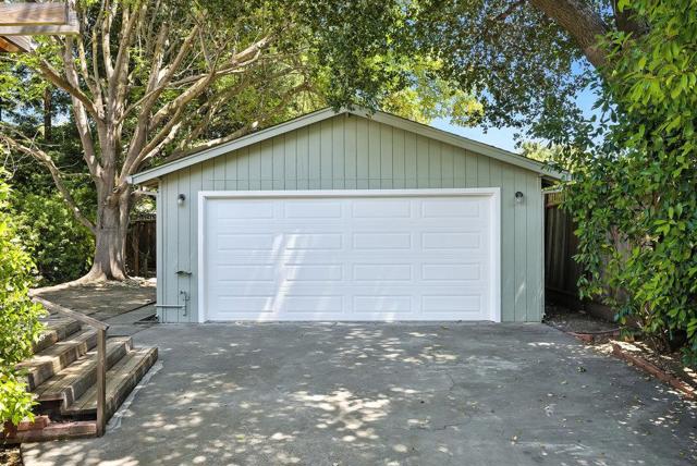 333 Stanford Avenue, Palo Alto CA: https://media.crmls.org/mediaz/5850e886-ba10-4861-a851-e2275af92cd2.jpg
