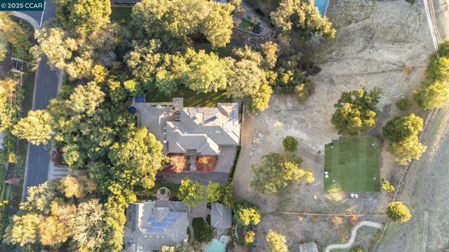 3656 Old Blackhawk Rd, Danville CA: https://media.crmls.org/mediaz/5850fc5a-15cb-404f-b1fc-ee53a76484f8.jpg