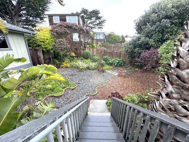 304 12th Street, Montara CA: https://media.crmls.org/mediaz/585114be-da42-4df1-b897-c466d92b9063.jpg