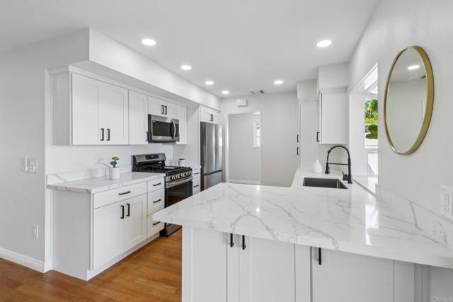 Detail Gallery Image 5 of 20 For 13565 Pequot Dr, Poway,  CA 92064 - 3 Beds | 2 Baths