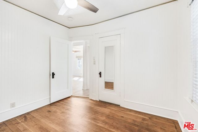 2324 Louella Avenue, Venice CA: https://media.crmls.org/mediaz/5851724e-f564-4a37-99cd-c0ce0ff6d0ab.jpg