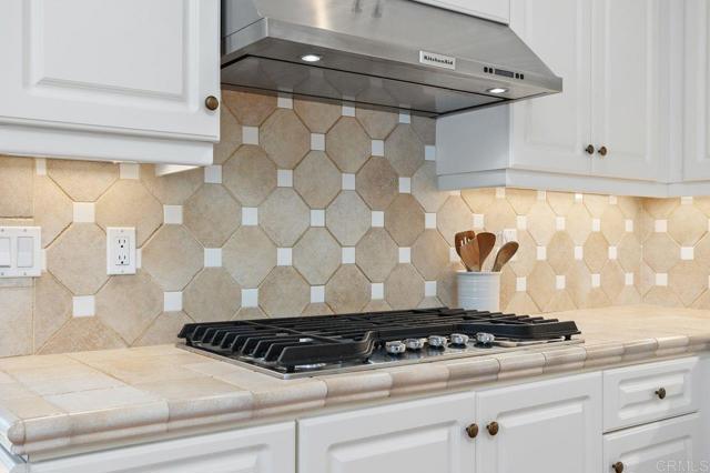 Detail Gallery Image 4 of 38 For 5174 Berryessa St, Oceanside,  CA 92056 - 4 Beds | 3 Baths