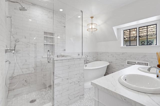 8 Los Laureles Avenue, Salinas CA: https://media.crmls.org/mediaz/58517f06-3674-449e-bca2-abeafe5a0e9a.jpg