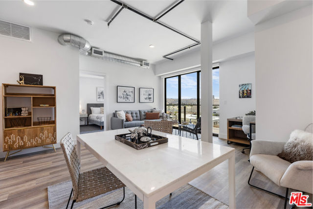 3800 Mentone Avenue, Culver City CA: https://media.crmls.org/mediaz/5851b812-1445-477b-8c68-630d723816a6.jpg