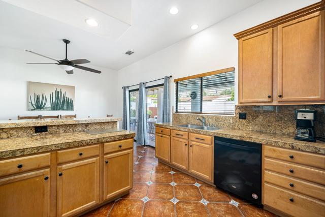 52685 Avenida Ramirez, La Quinta CA: https://media.crmls.org/mediaz/5851c446-00c2-4383-933e-cb00d49004d0.jpg