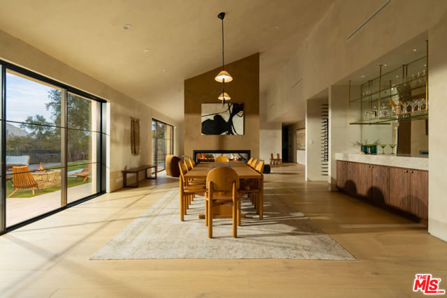 3620 Wrightwood Drive, Studio City CA: https://media.crmls.org/mediaz/58522b5a-bef3-4bf9-977b-339e0e730f80.jpg