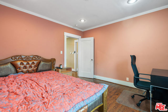 3941 2nd Avenue, Los Angeles CA: https://media.crmls.org/mediaz/58528f17-70e4-463c-ba51-a4c7b1a39e33.jpg