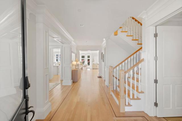 1425 Benito Avenue, Burlingame CA: https://media.crmls.org/mediaz/58529364-7819-450f-b416-c23046ff580e.jpg