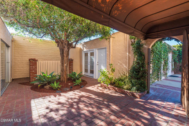 4524 Greengate Court, Westlake Village CA: https://media.crmls.org/mediaz/5853873c-7c8b-48b8-bcbd-b6f999ff2d15.jpg