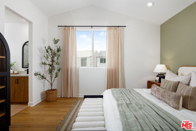 1660 Coral Sea Lane, Los Angeles CA: https://media.crmls.org/mediaz/5853b324-f804-41e5-93bd-90247e6214af.jpg