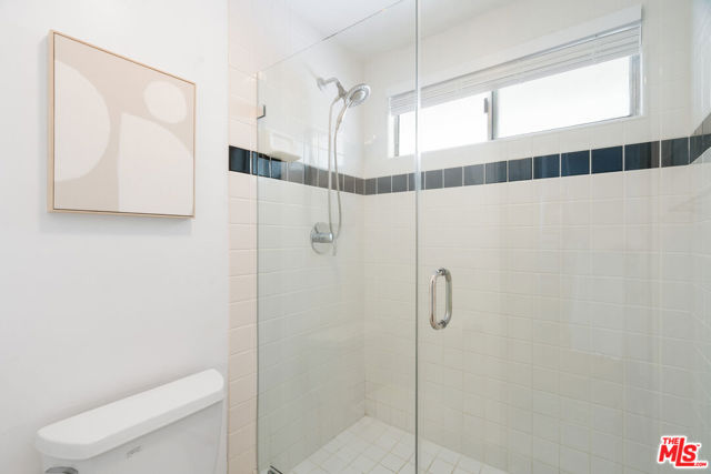 6400 Pacific Avenue, Playa del Rey CA: https://media.crmls.org/mediaz/58541f6b-cbcc-4098-a2c6-4eab0f189596.jpg