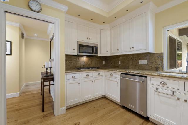 5145 Springdale Ave, Pleasanton CA: https://media.crmls.org/mediaz/58546b41-25ac-4279-a018-0ec94c4326f2.jpg