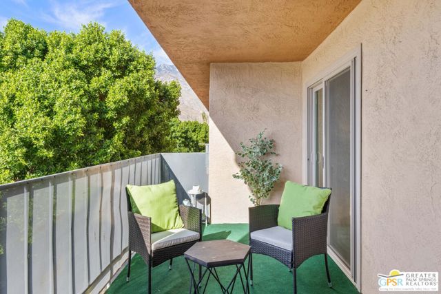 400 N Sunrise Way, Palm Springs CA: https://media.crmls.org/mediaz/58548b2e-a7ab-4627-a679-bddf0cf19b57.jpg