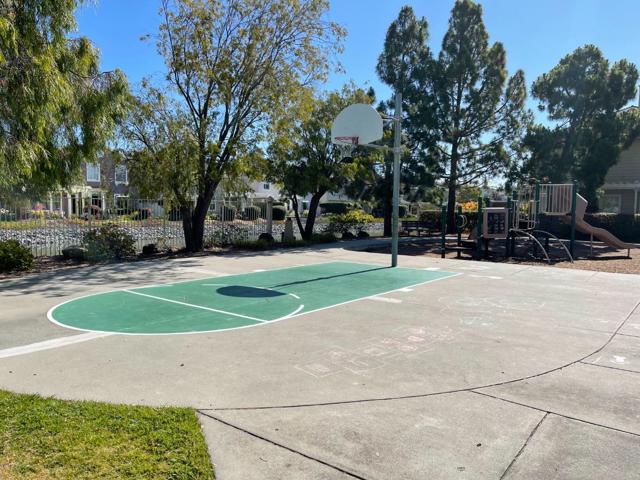 1065 Rockport Avenue, Redwood City CA: https://media.crmls.org/mediaz/585495f2-5d00-4acb-8236-72f3de58fce3.jpg
