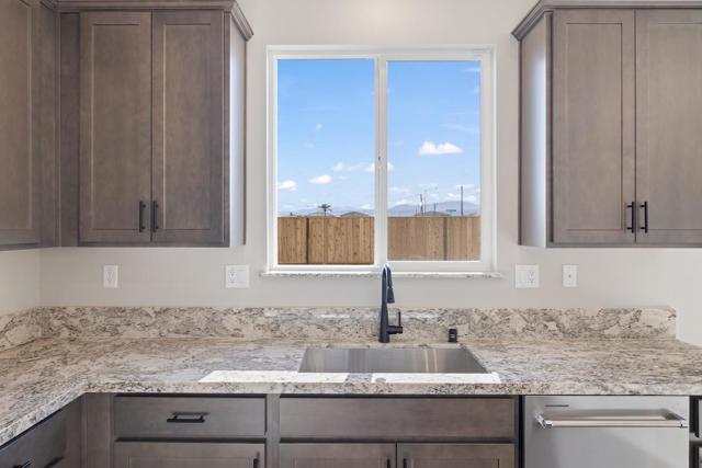 1861 Hydrangea Drive, Hollister CA: https://media.crmls.org/mediaz/5854d4aa-682c-4862-9db1-cf517cf295ee.jpg