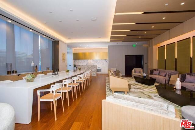889 Francisco Street, Los Angeles CA: https://media.crmls.org/mediaz/5856179e-2ac5-4245-ba6a-b45171656d82.jpg