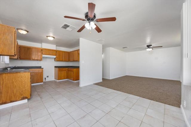 132 Center, Taft CA: https://media.crmls.org/mediaz/585651ac-3ac0-4bdc-9a88-8801957de272.jpg