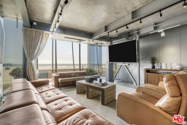 2911 Ocean Front Walk, Venice CA: https://media.crmls.org/mediaz/5856c764-c1b0-47ca-b6e1-dd28a4018a7d.jpg