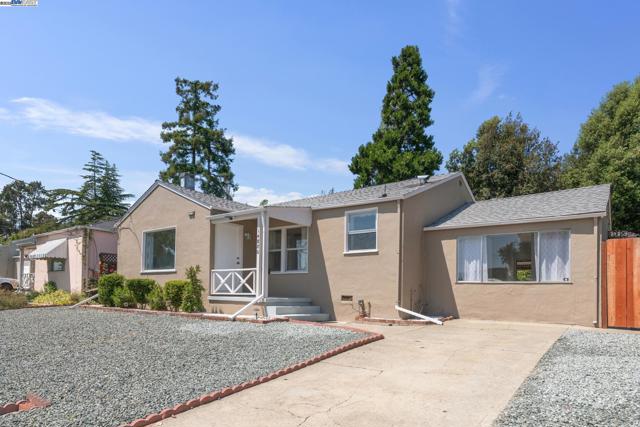 14886 Wake Ave, San Leandro CA: https://media.crmls.org/mediaz/5856d015-2a82-4335-bfc0-69ba5971420a.jpg