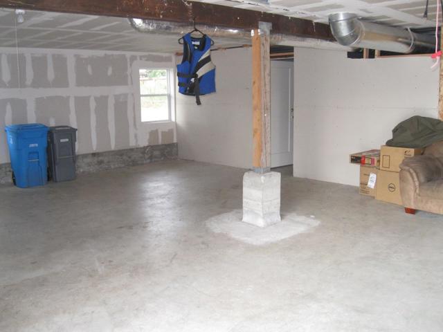 502 Vermont Avenue, Moss Beach CA: https://media.crmls.org/mediaz/5857233e-d3a5-44d3-a905-b45e68b20788.jpg