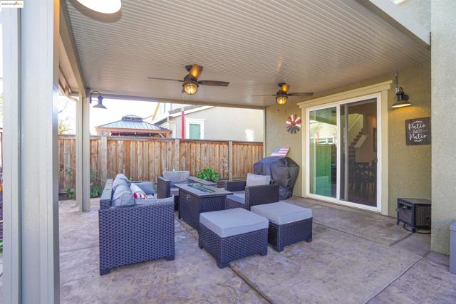 298 McClelland Way, Oakley CA: https://media.crmls.org/mediaz/58575452-e009-4279-acd8-cb5e947a46b9.jpg