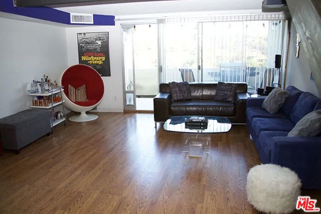 1701 Clinton Street, Los Angeles CA: https://media.crmls.org/mediaz/58579c7b-5eec-452e-b8fb-da3e0abafd7b.jpg