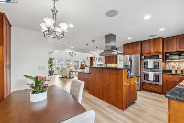 297 Ludlow Pl, San Ramon CA: https://media.crmls.org/mediaz/585843e5-0c8c-436f-aadf-ed96b0648ddb.jpg