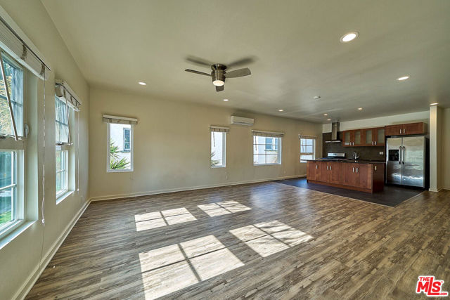 614 N Genesee Avenue, Los Angeles CA: https://media.crmls.org/mediaz/5859a6c2-4c35-4337-a8a8-b2811ef5a3ad.jpg