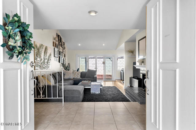 30 S Ellis Place, Newbury Park CA: https://media.crmls.org/mediaz/5859be39-f1ed-4af2-a2c9-25ea53a6c522.jpg