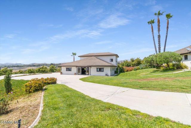 8445 Roseland Avenue, Moorpark CA: https://media.crmls.org/mediaz/585a5b0d-8fe6-4f19-8399-c9a44c2ea9bf.jpg