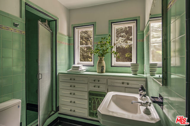 Image 29 of 44 For 5470 Los Feliz Boulevard