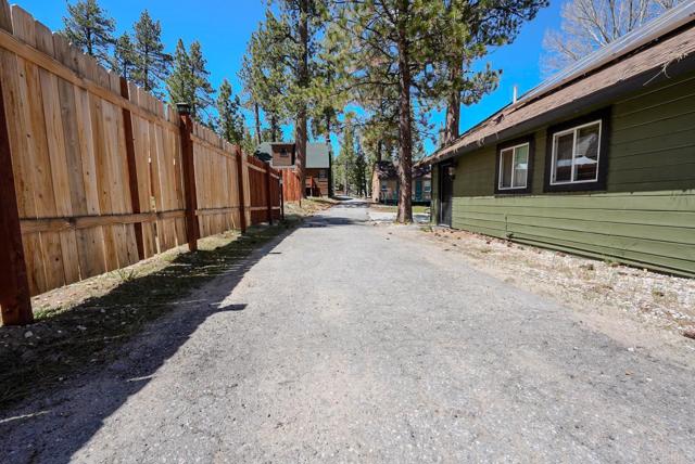 39414 Ruby Lane, Big Bear Lake CA: https://media.crmls.org/mediaz/585a9161-36c9-4c13-bb66-a1ad42034bfe.jpg