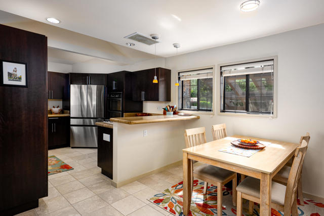 2345 S Cherokee Way, Palm Springs CA: https://media.crmls.org/mediaz/585adec6-772e-438d-a26b-33bfcd5fad1a.jpg