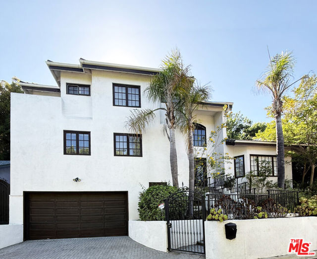 15020 Encanto Drive, Sherman Oaks CA: https://media.crmls.org/mediaz/585ae918-4930-4e1f-b2eb-0c0194dd6cb7.jpg