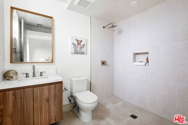 3657 1/2 Regal Place, Los Angeles CA: https://media.crmls.org/mediaz/585af5d1-12c4-41c6-8a5d-51cd98184f50.jpg