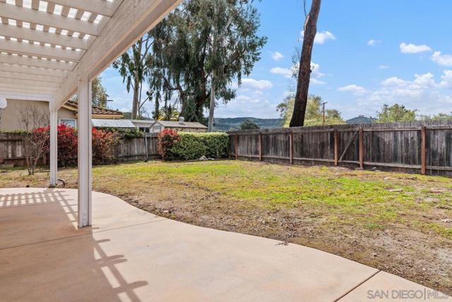 13222 Whitewater Dr, Poway CA: https://media.crmls.org/mediaz/585b10c6-69f2-4f43-9d90-81896acdc66d.jpg