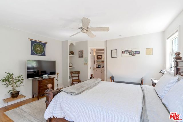 11316 Sunshine Terrace, Studio City CA: https://media.crmls.org/mediaz/585b249c-9532-4040-a3f1-f4f90f89d4fa.jpg