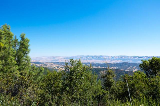 924 Croy Ridge Road, Gilroy CA: https://media.crmls.org/mediaz/585b5607-7928-4fe6-a9ba-7083a05c98e8.jpg