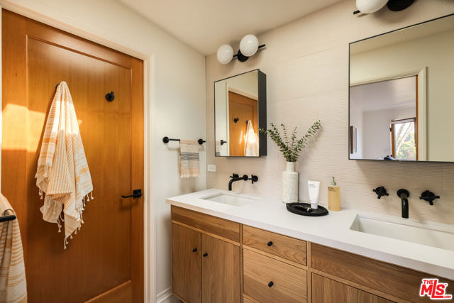 4825 Glenalbyn Drive, Los Angeles CA: https://media.crmls.org/mediaz/585b7498-1ba5-4364-83ae-f813c2bf7ba5.jpg