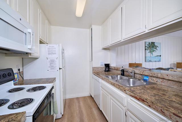 999 N Pacific St, Oceanside CA: https://media.crmls.org/mediaz/585bf707-db14-4b58-aeaf-36511d5d983a.jpg