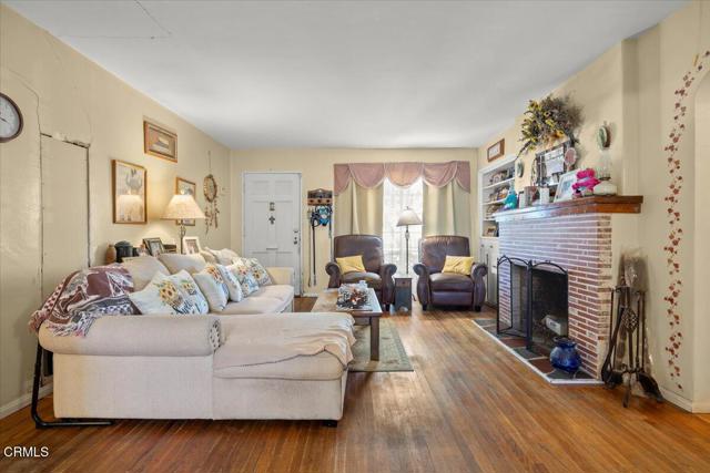 247 Douglas Avenue, Oxnard CA: https://media.crmls.org/mediaz/585c066f-f027-4136-94a4-36c351e96876.jpg