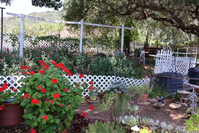 4747 Oak Crest, Fallbrook CA: https://media.crmls.org/mediaz/585c16cd-e6a5-4f22-8c9b-7004daeaa90b.jpg