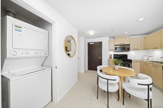 1431 Pacific Hwy, San Diego CA: https://media.crmls.org/mediaz/585c35fb-0dce-4e44-a6fe-005fff940546.jpg