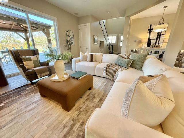 1500 Arroyo Rd, Livermore CA: https://media.crmls.org/mediaz/585c5f7f-189d-4ae9-b6e8-e59a7da4d4ef.jpg