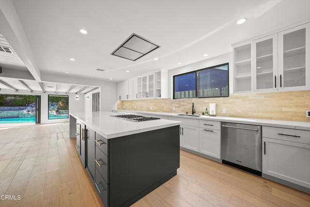 9518 Forbes Avenue, Northridge CA: https://media.crmls.org/mediaz/585c7b52-af21-4209-ad22-1d66423d69ce.jpg