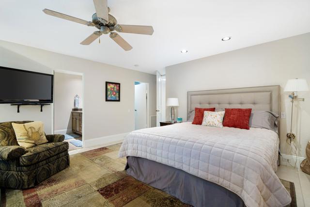 6 Oxford Court, Rancho Mirage CA: https://media.crmls.org/mediaz/585c8a85-0baf-47a0-ba1f-f797968416e1.jpg